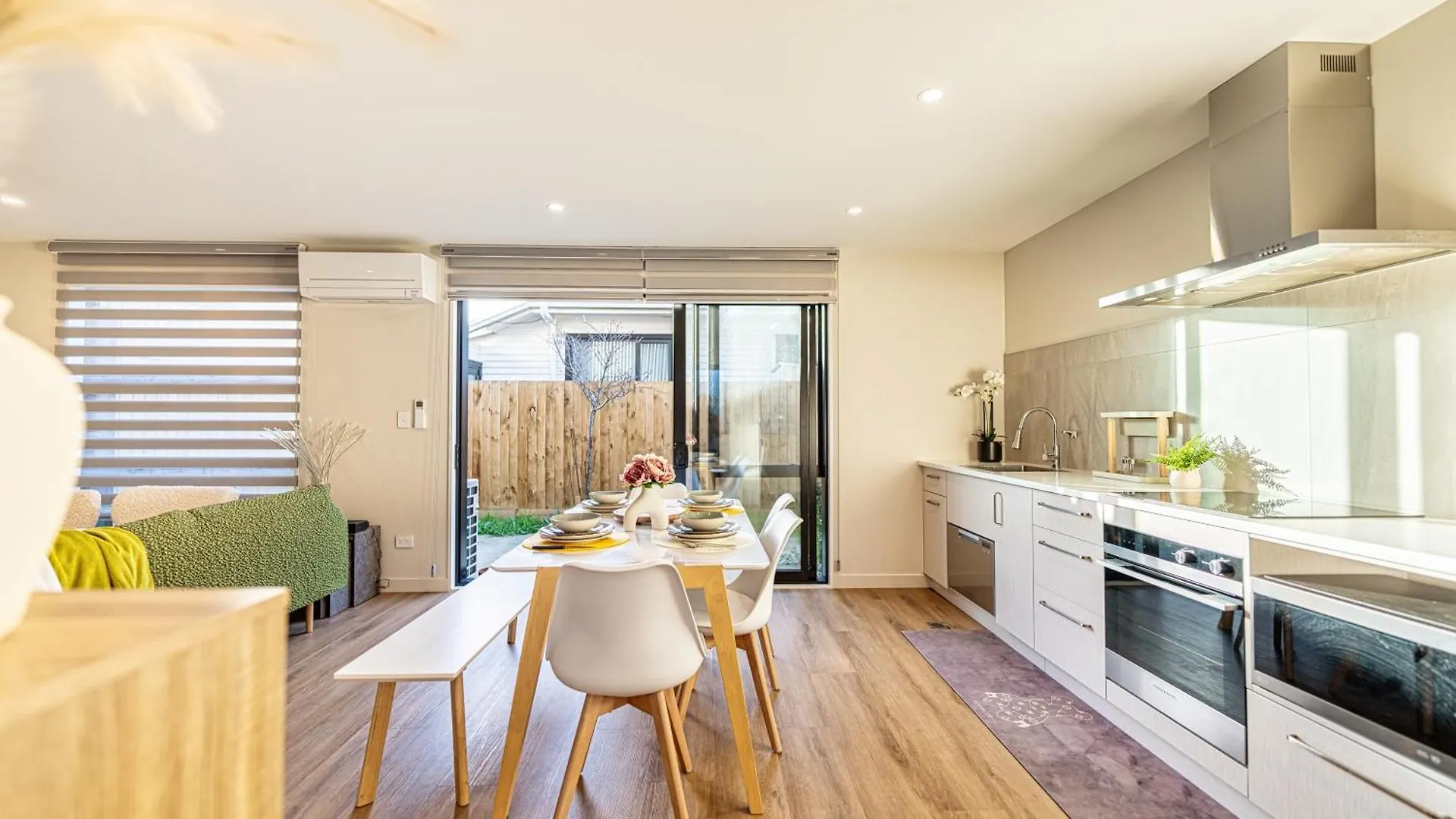 3 Bed Home With Pool Table, Near Westfield Mall Christchurch Apartment
