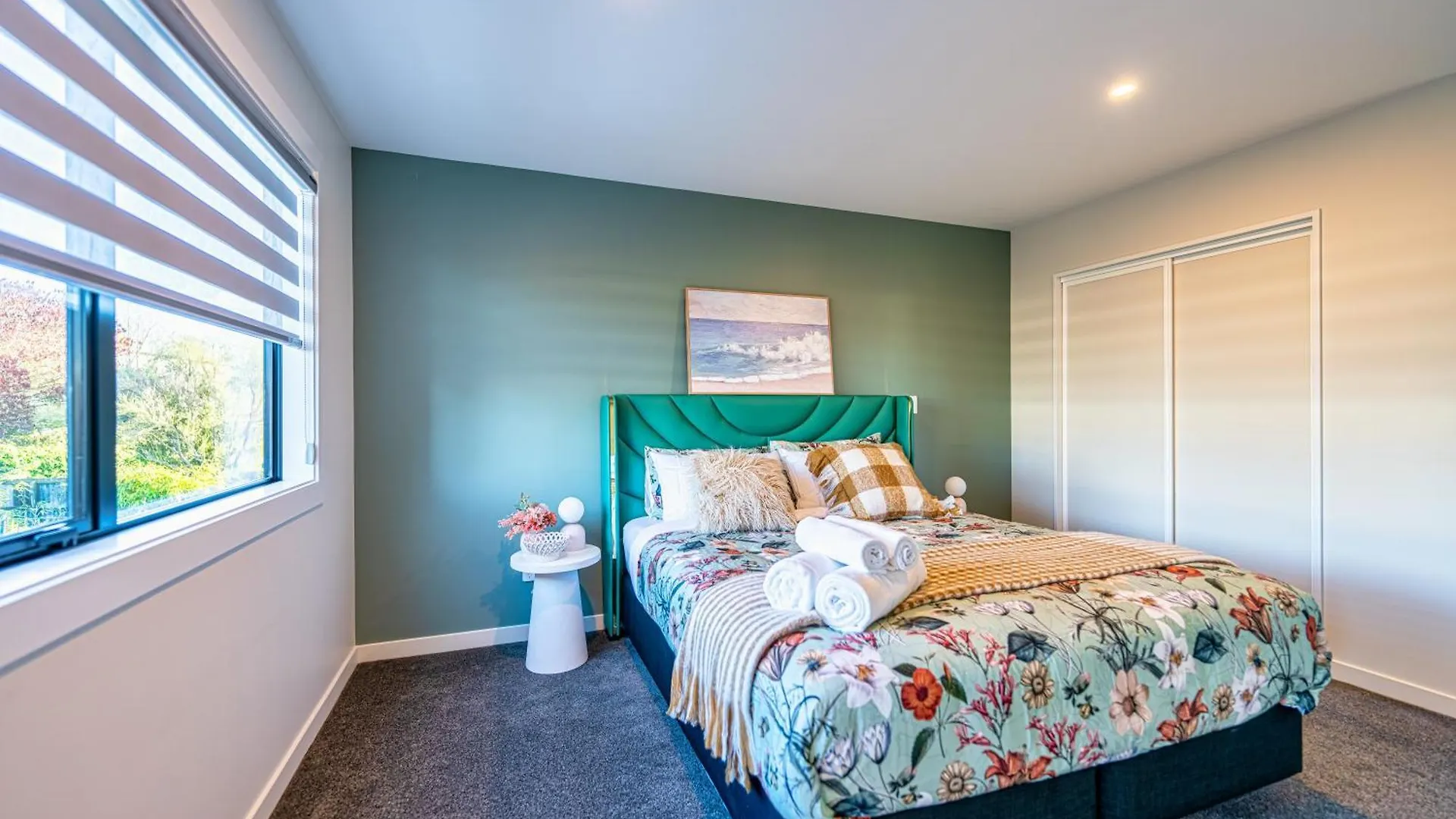Apartment 3 Bed Home With Pool Table, Near Westfield Mall Christchurch New Zealand