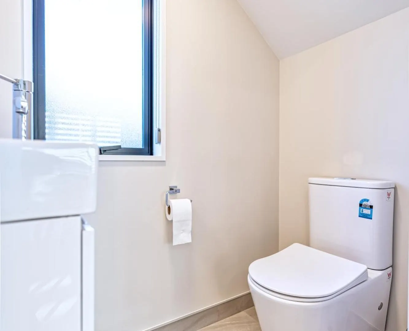 Apartment 3 Bed Home With Pool Table, Near Westfield Mall Christchurch