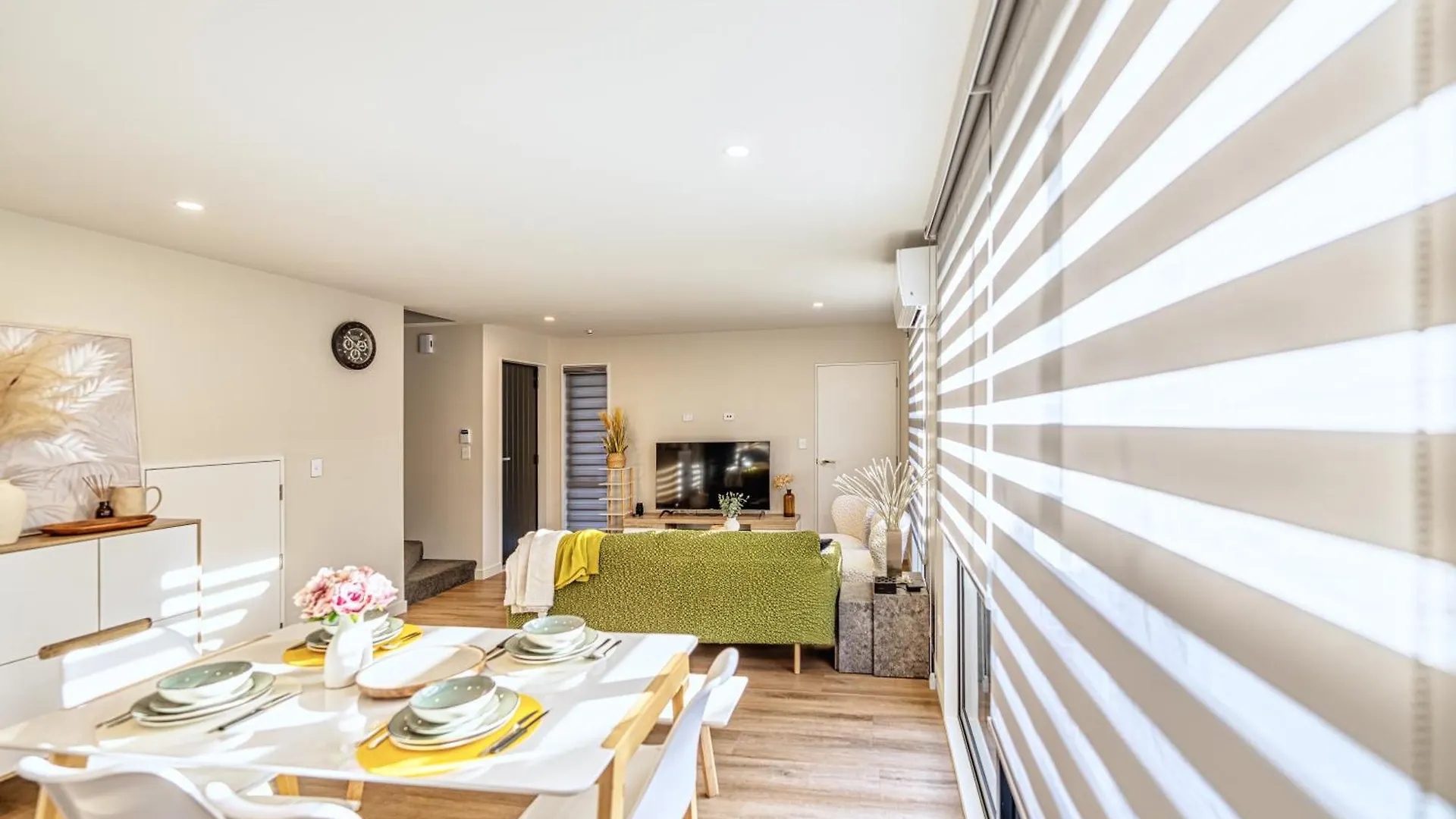 Apartment 3 Bed Home With Pool Table, Near Westfield Mall Christchurch New Zealand