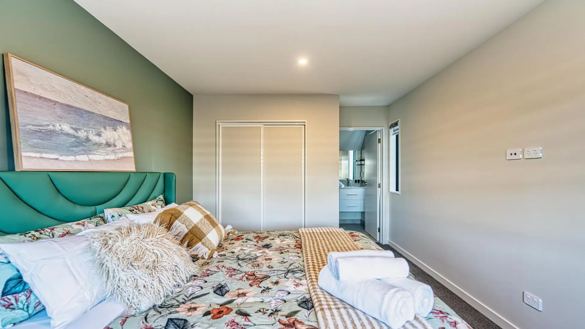 3 Bed Home With Pool Table, Near Westfield Mall Christchurch 0*,  New Zealand