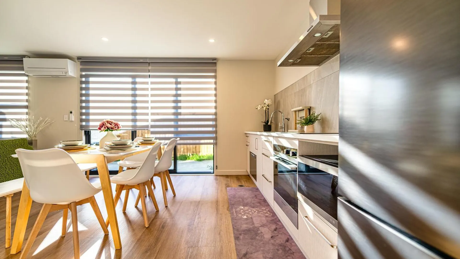 Apartment 3 Bed Home With Pool Table, Near Westfield Mall Christchurch New Zealand